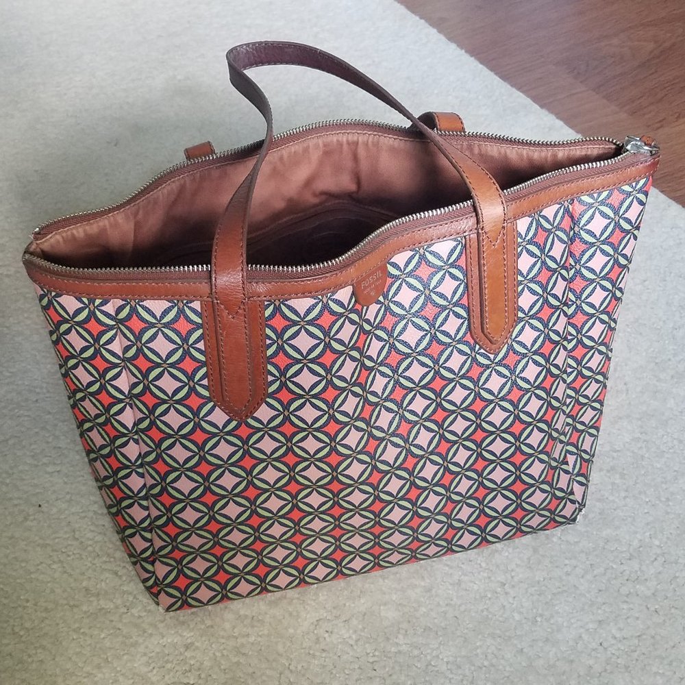 Geometric Pattern Zipper Fossil Rachel Tote Bag - image 1